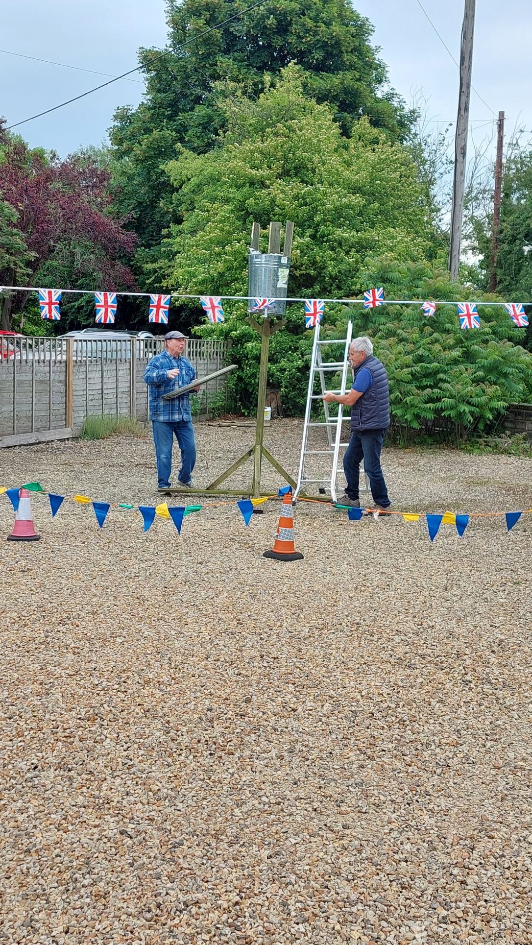 Somerford Keynes - Platinum Jubilee beacon set-up